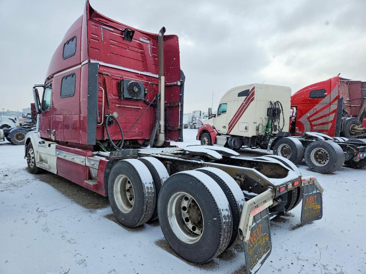 2009 Volvo VNL Semi Truck