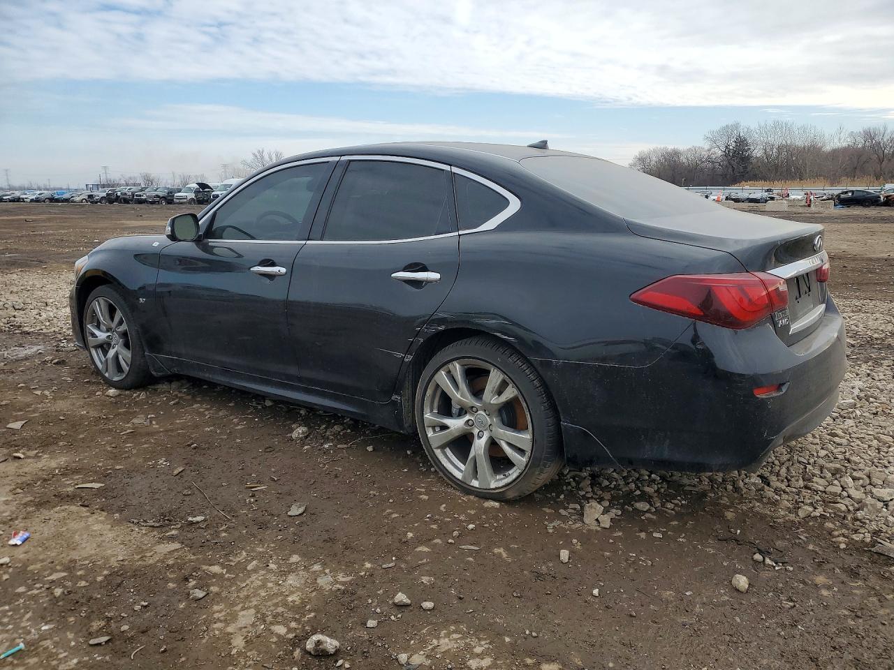 2017 Infiniti Q70 3.7