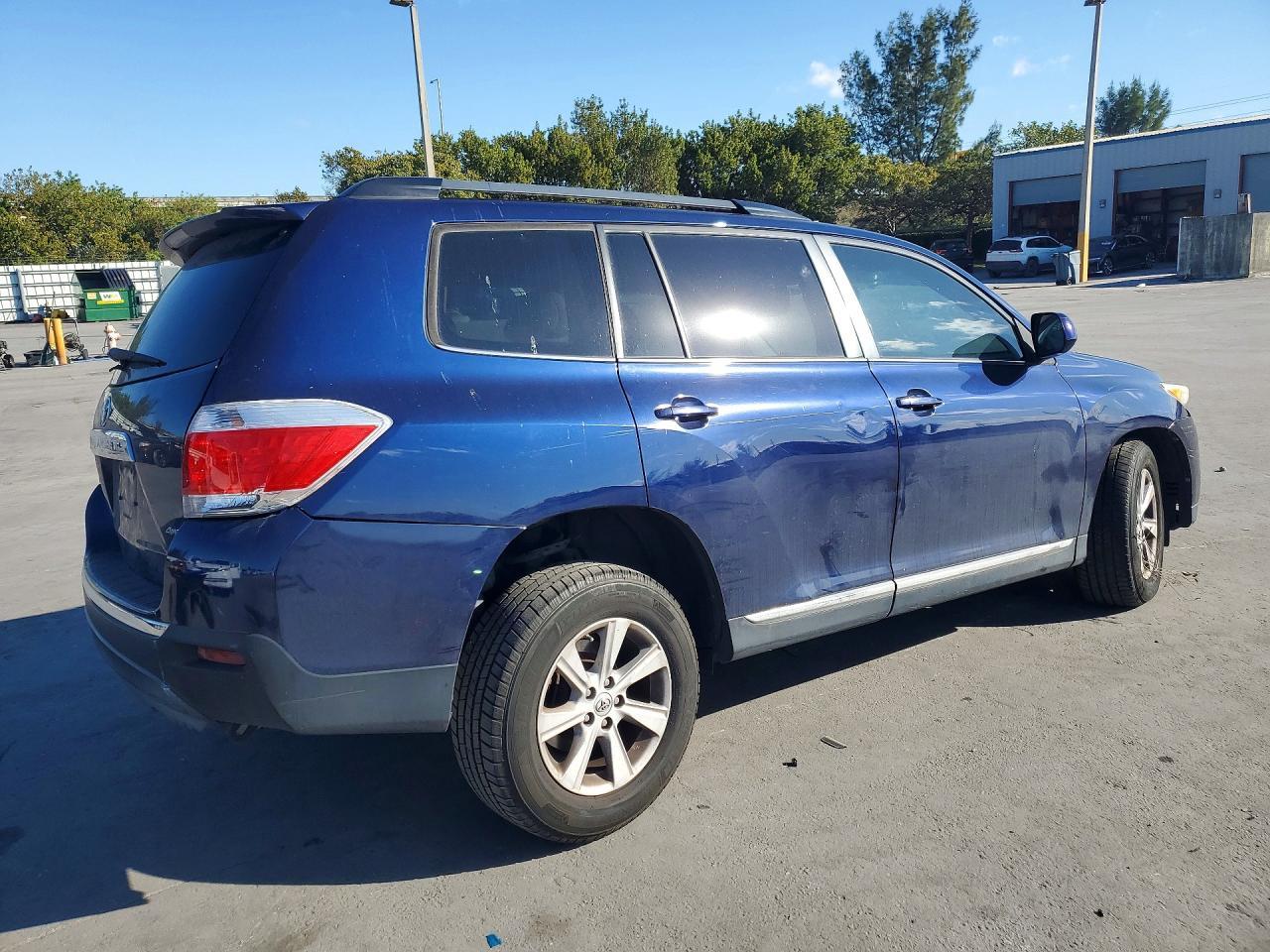 2013 Toyota Highlander Base