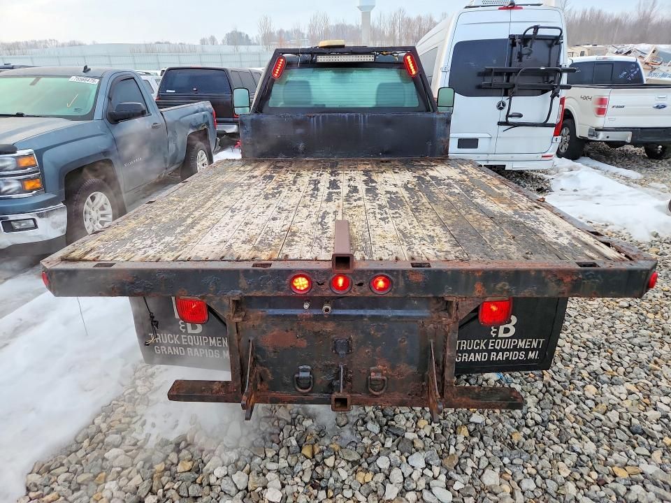 2009 Chevrolet Silverado Flatbed Truck