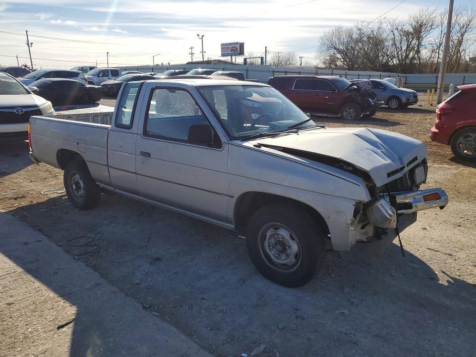 1986 Nissan D21 King cab