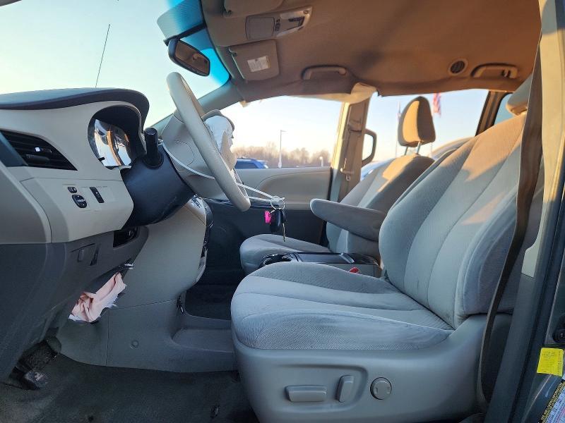2012 Toyota Sienna le