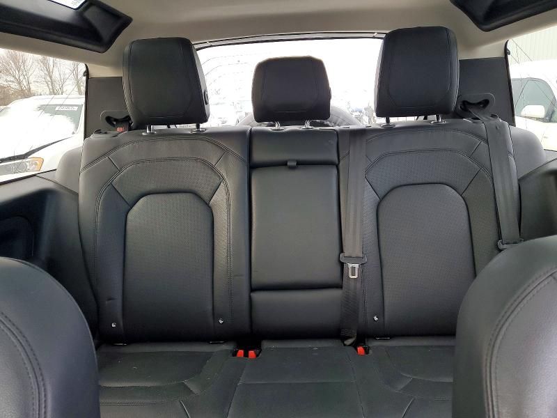 2023 Land Rover Defender 90 s