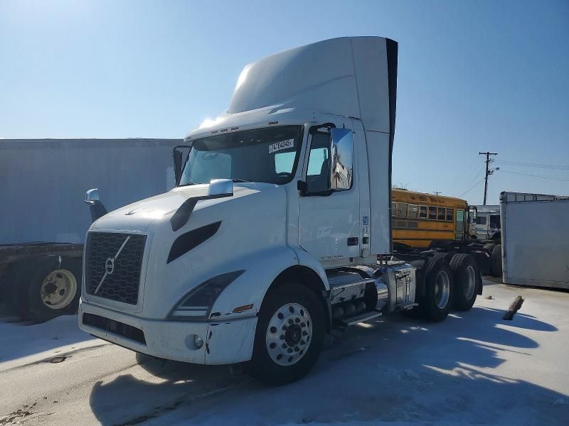 2020 Volvo VNR Semi Truck