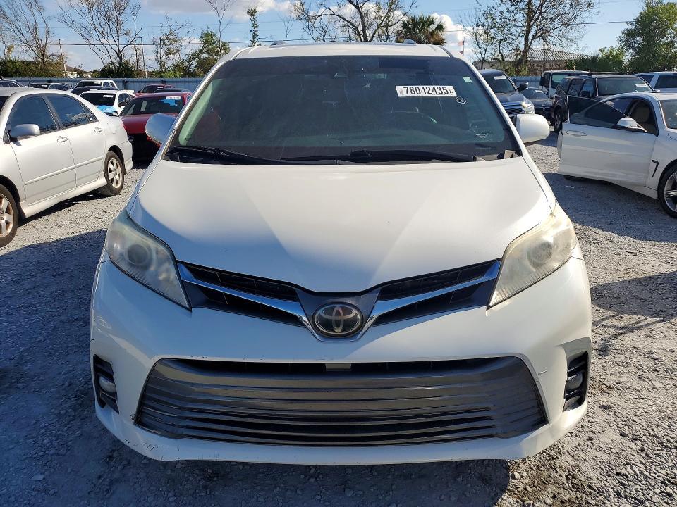 2018 Toyota Sienna xle 8-passenger