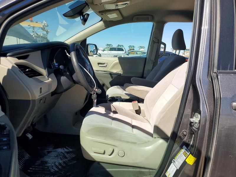 2020 Toyota Sienna le