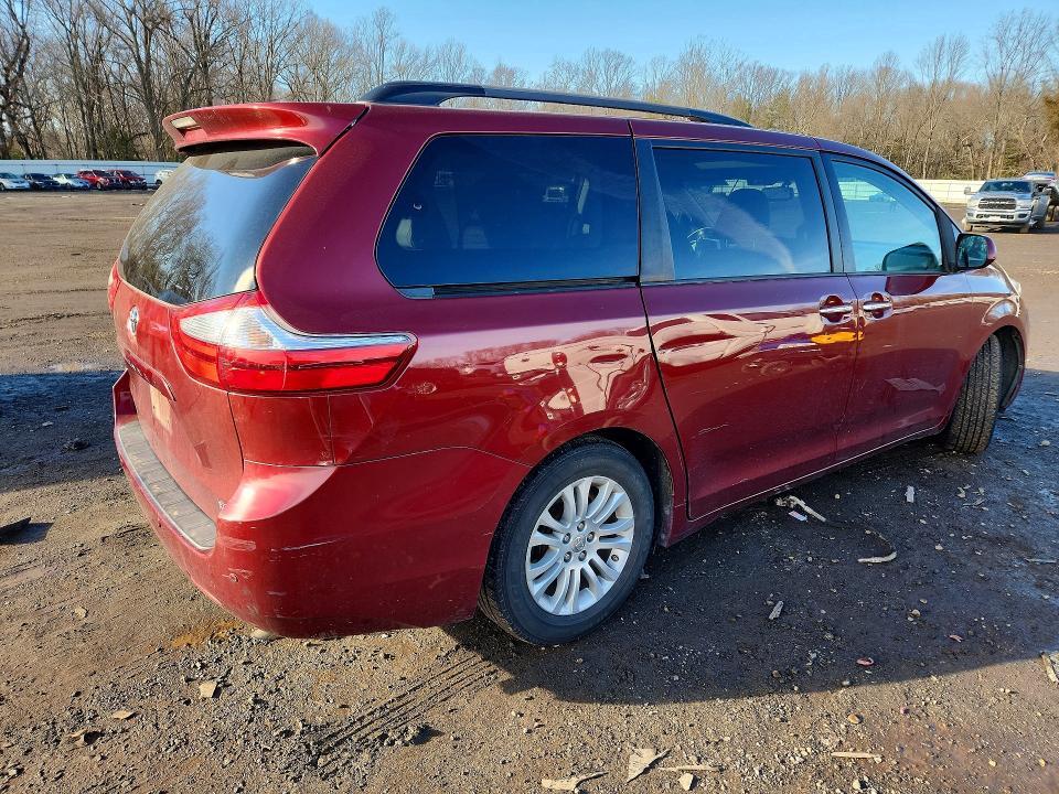 2015 Toyota Sienna xle Premium 8-passenger