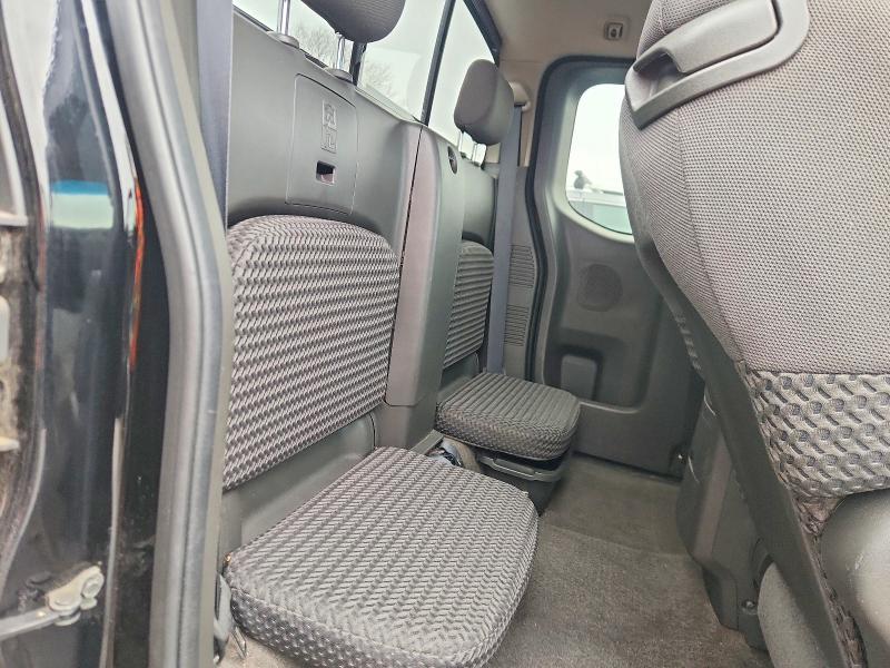 2010 Nissan Frontier King cab se