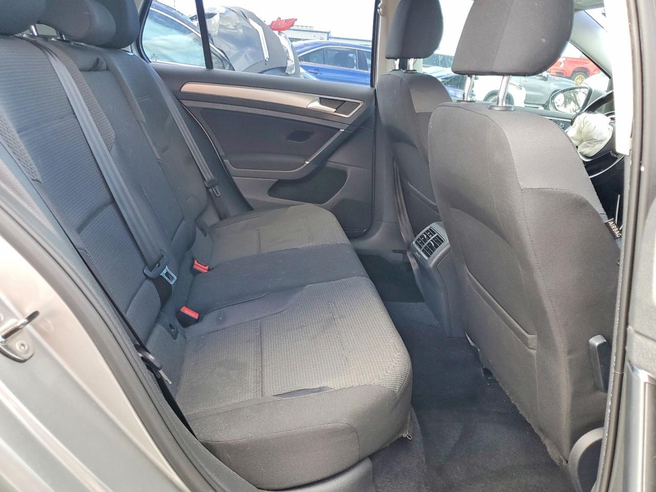 2016 Volkswagen Golf S/se
