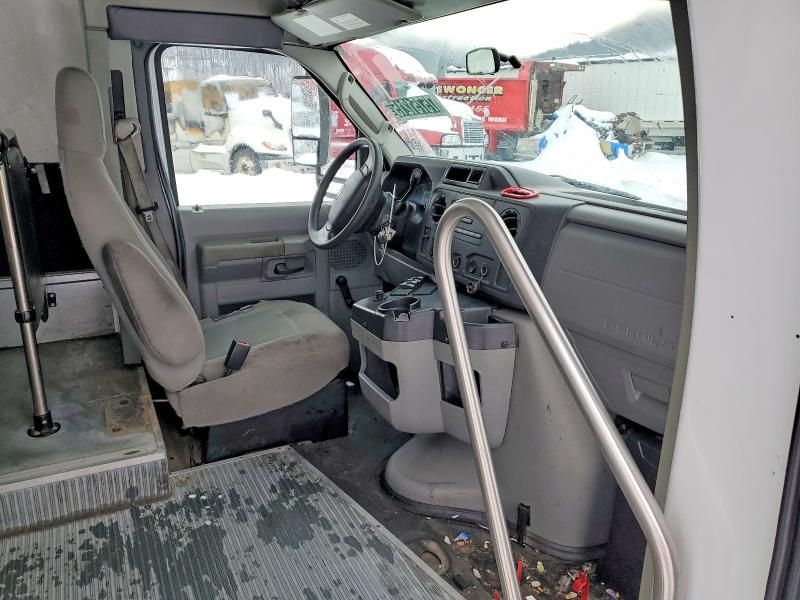 2016 Ford Econoline E350 Super Duty Cutaway van
