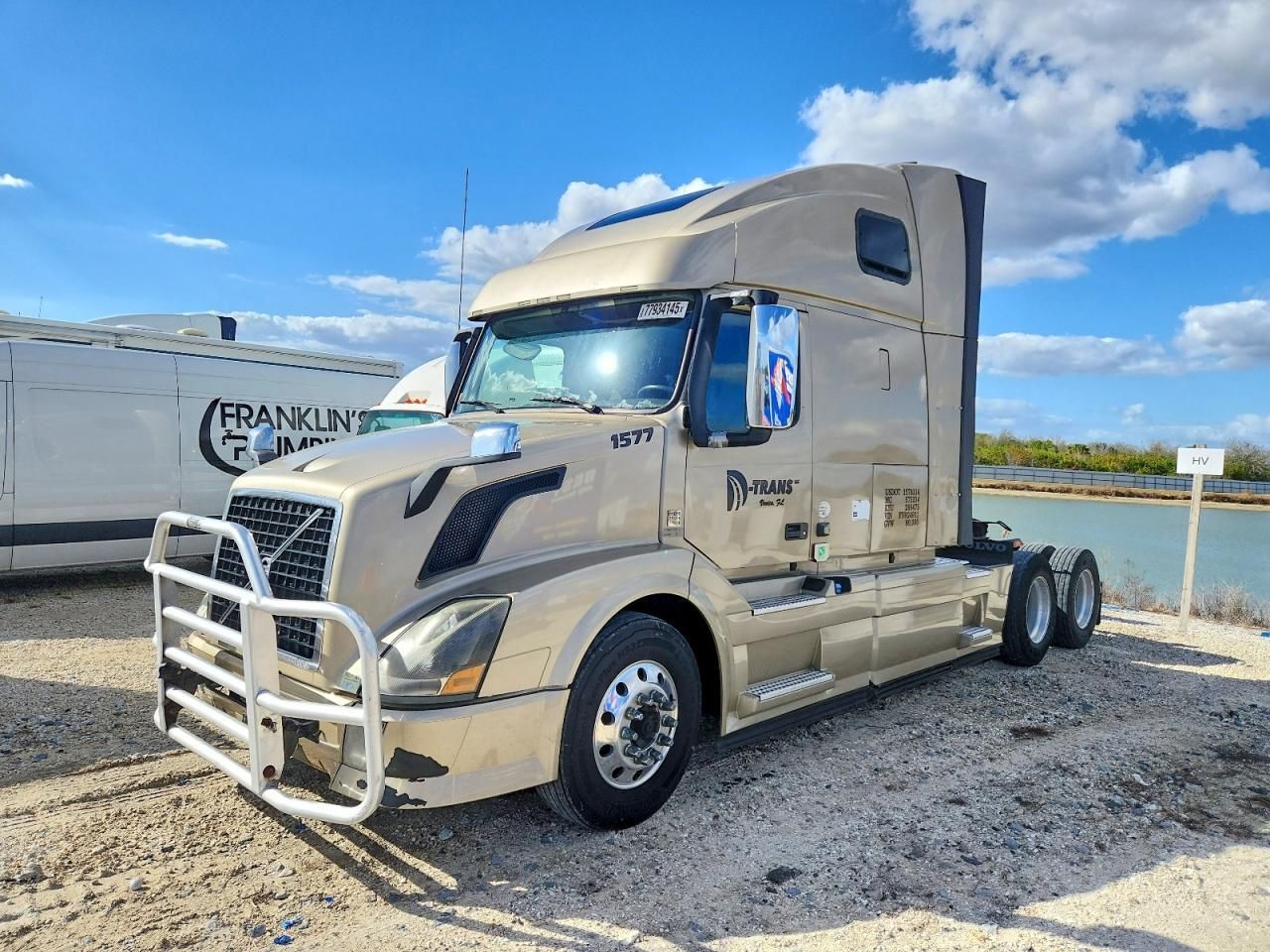 2015 Volvo VNL Semi Truck