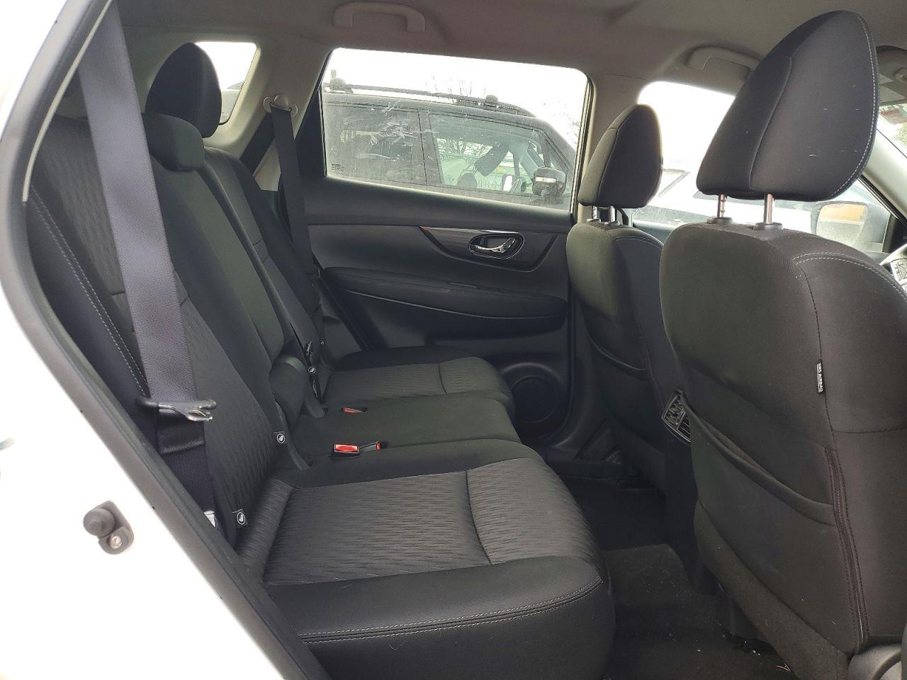 2017 Nissan Rogue sv