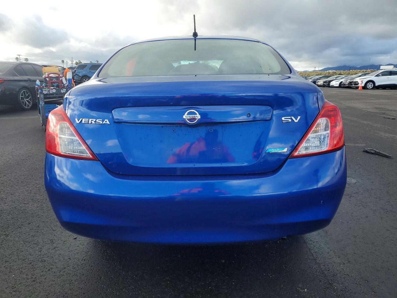 2012 Nissan Versa s