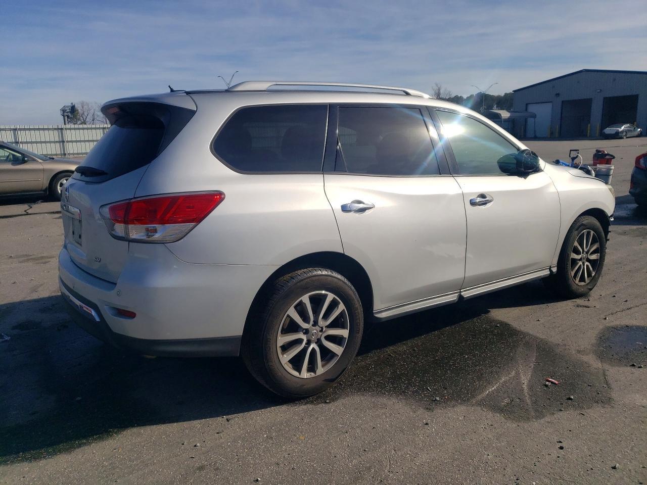 2016 Niss Pathfinder sv