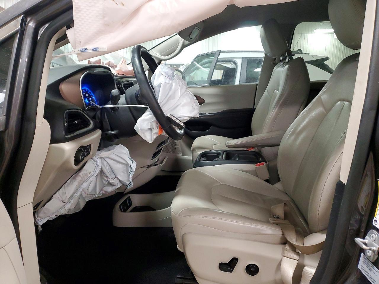 2017 Chrysler Pacifica Touring l