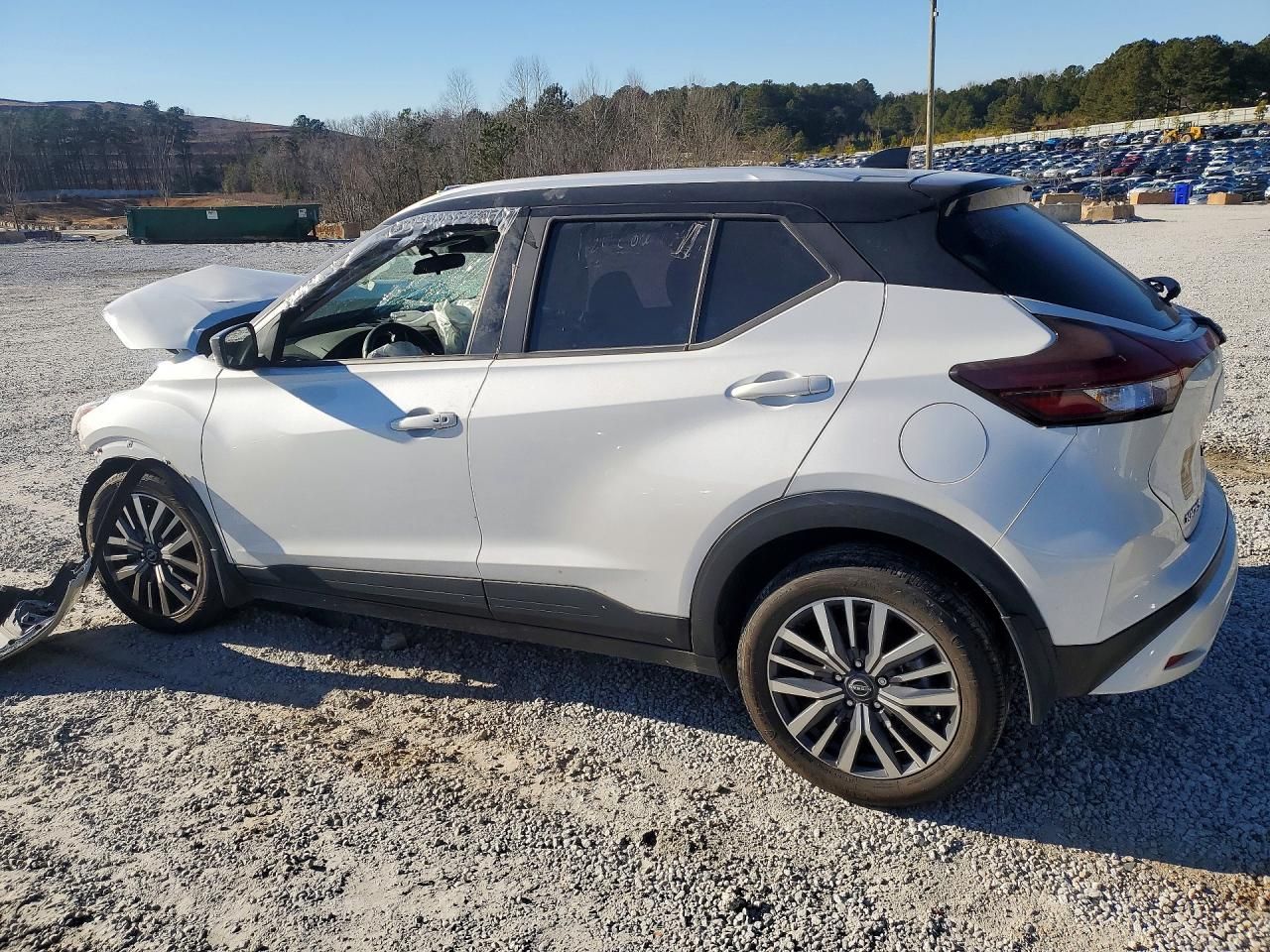 2024 Nissan Kicks sv