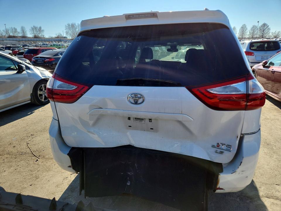 2019 Toyota Sienna le
