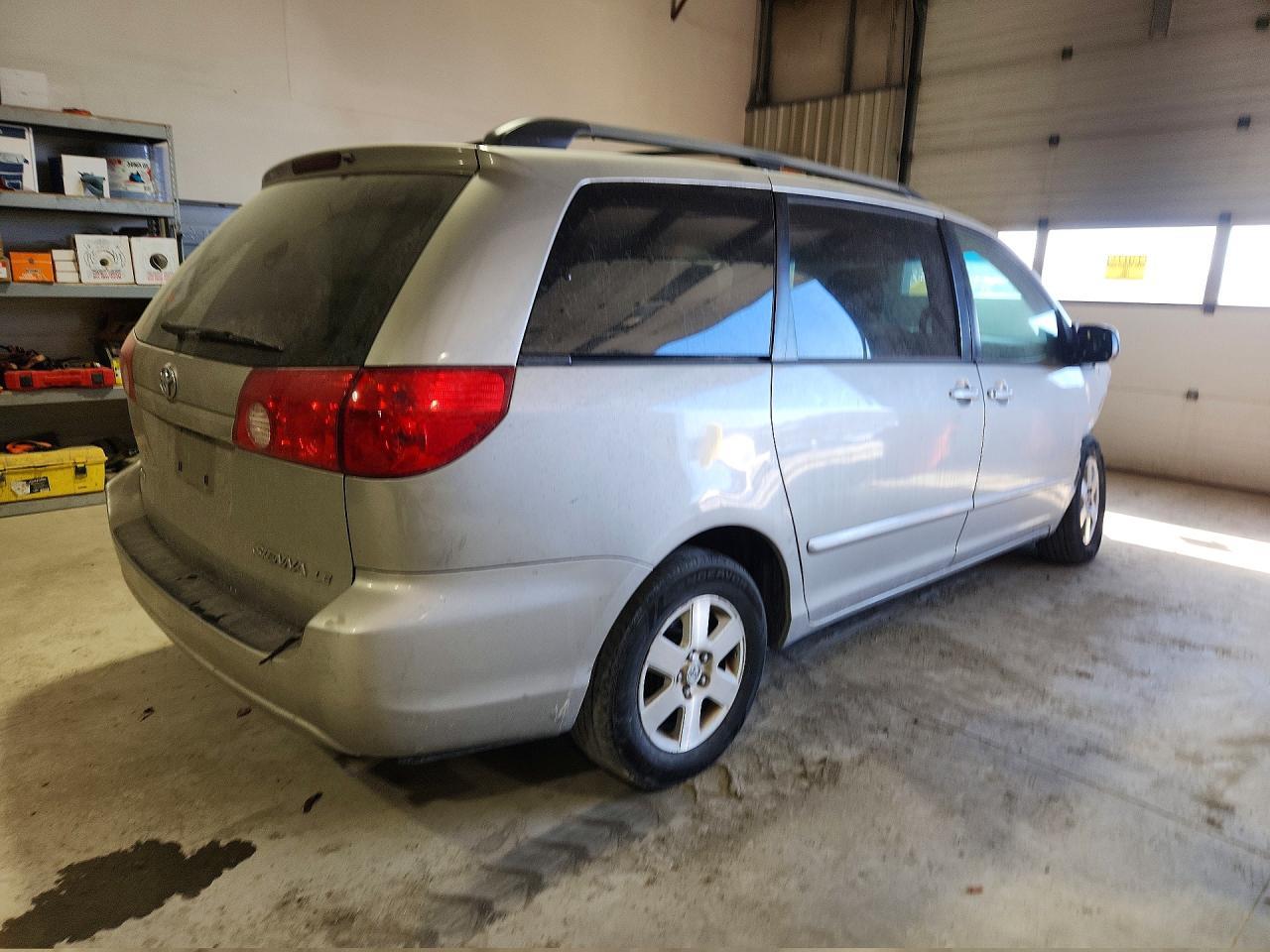 2009 Toyota Sienna le 7-passenger