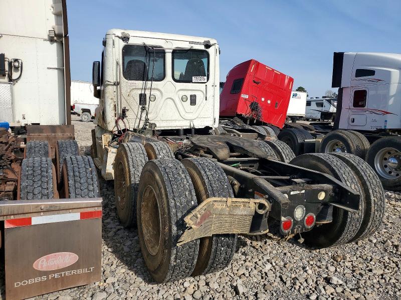 2015 Freightliner Cascadia Semi Truck