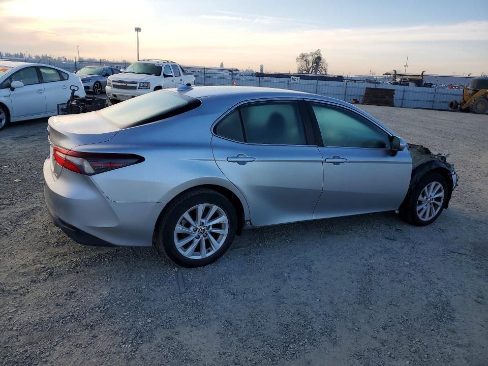 2022 Toyota Camry le