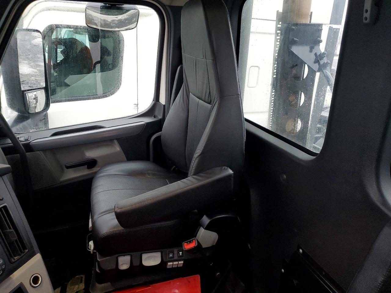 2020 Freightliner Cascadia 126 Semi Truck