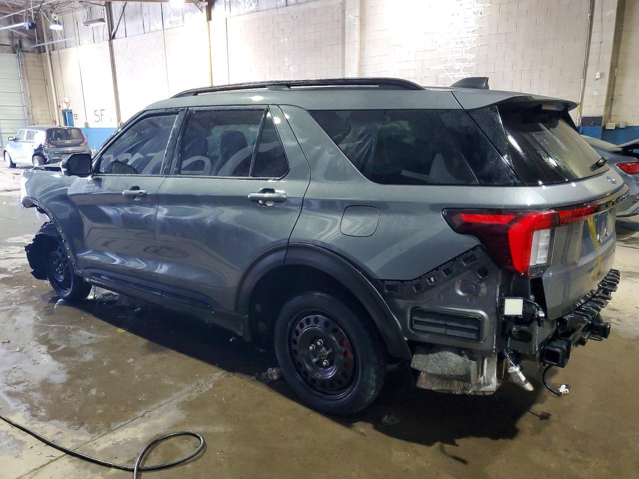 2025 Ford Explorer St-line
