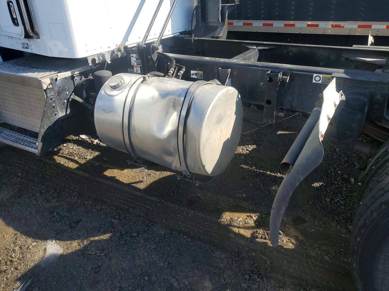 2010 Kenworth Constructi-Semi Truck