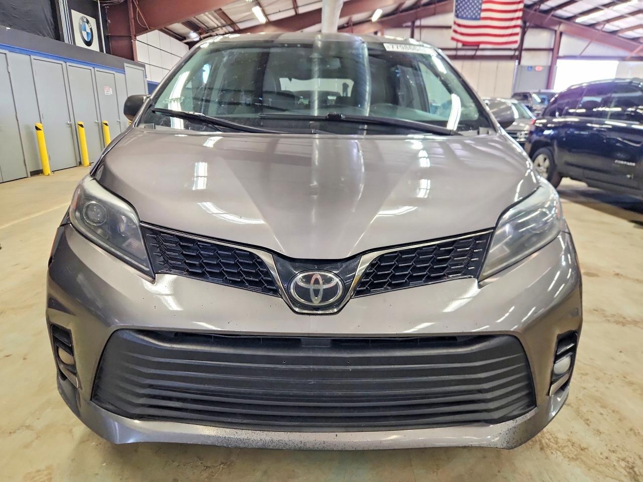 2020 Toyota Sienna se