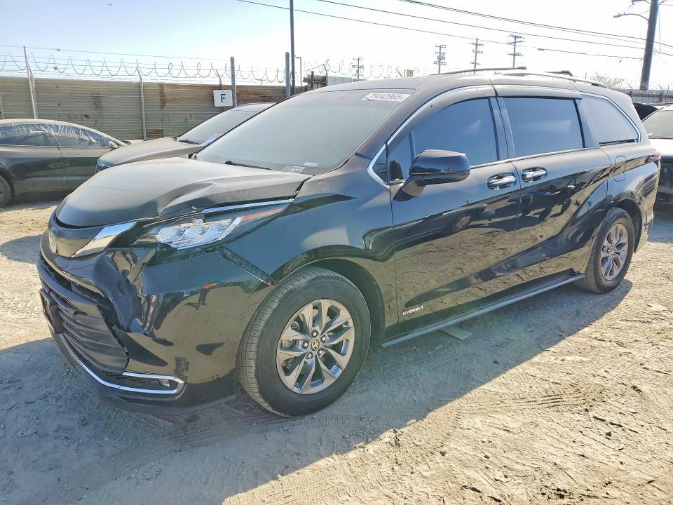 2021 Toyota Sienna xle