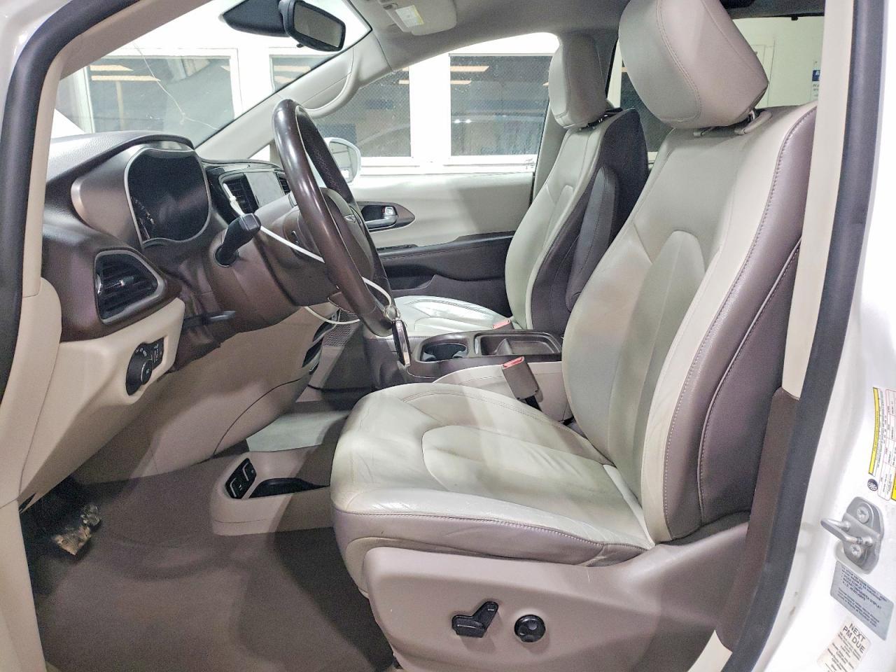 2017 Chrysler Pacifica Touring l
