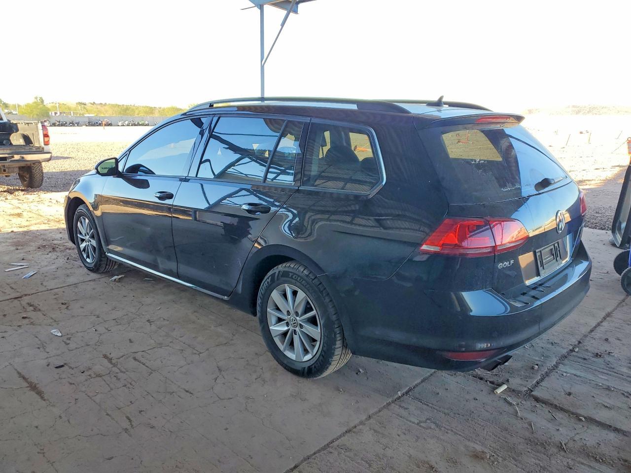 2015 Volkswagen Golf Sportwagen s