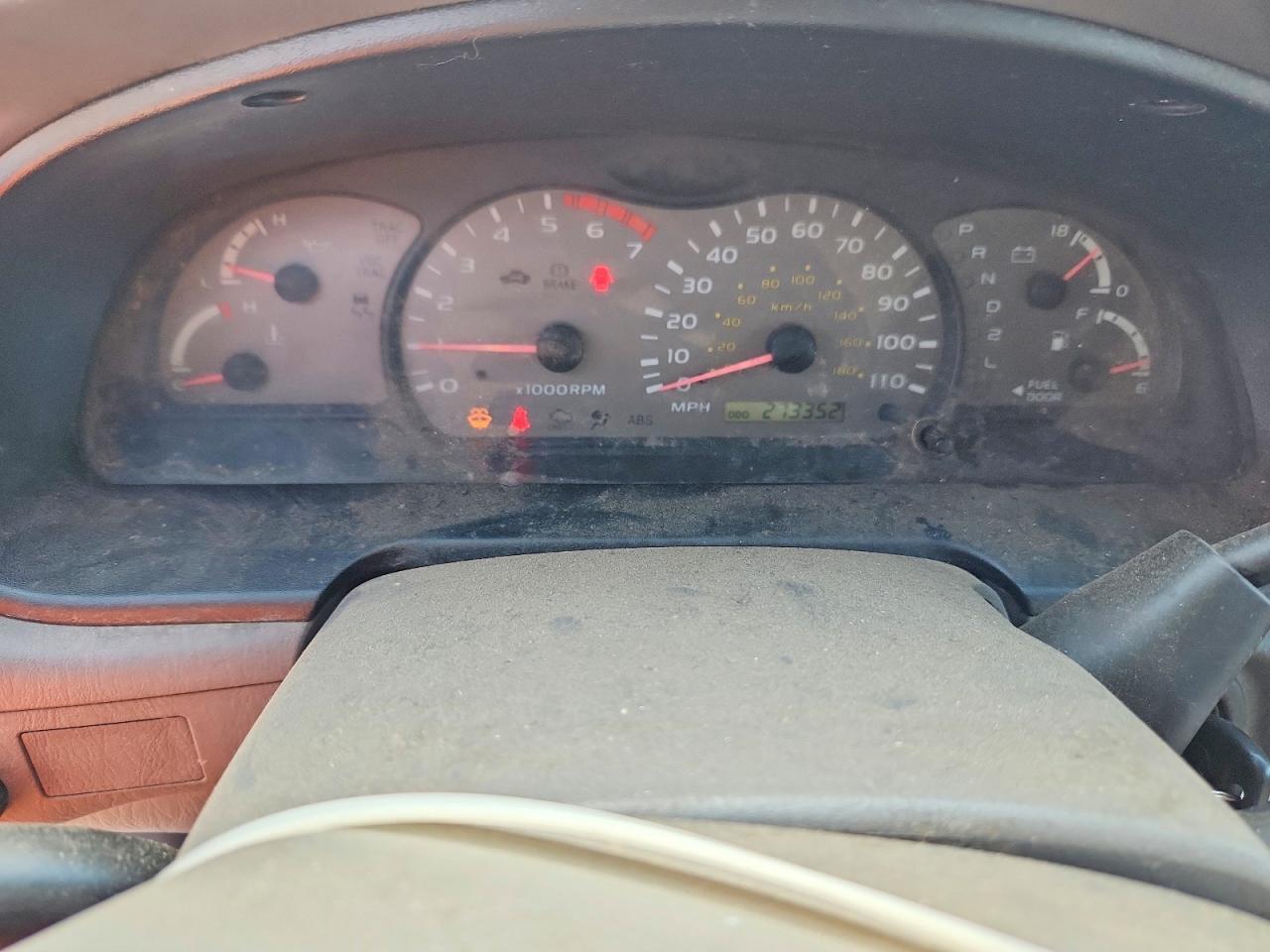 2004 Toyota Sequoia SR5