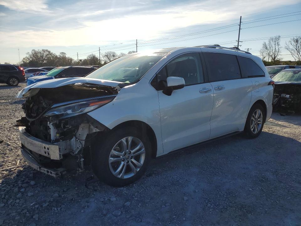 2022 Toyota Sienna Platinum 7-passenger