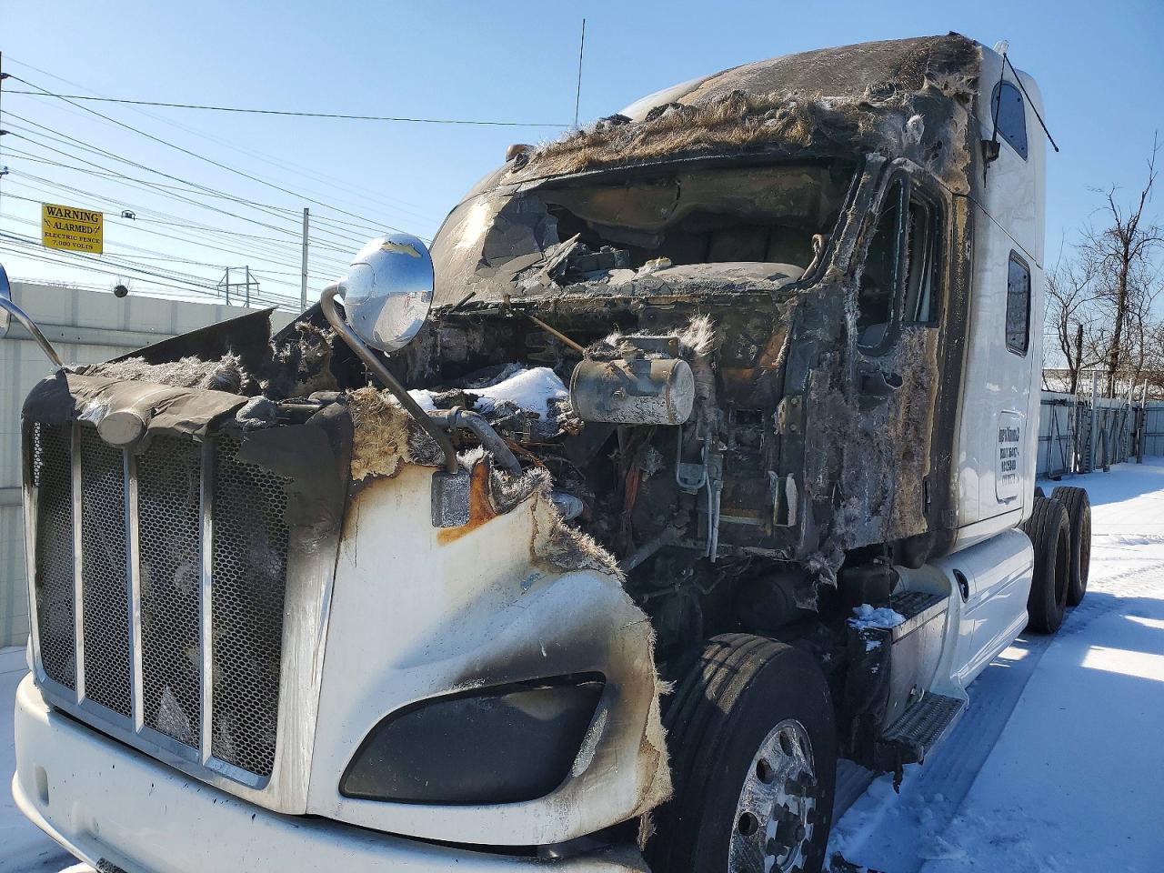2013 Peterbilt 587 Semi Truck