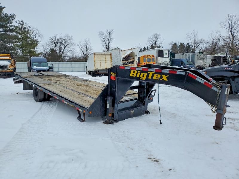 2022 Big Tex 22GN-20BK+5MR Equipment Trailer