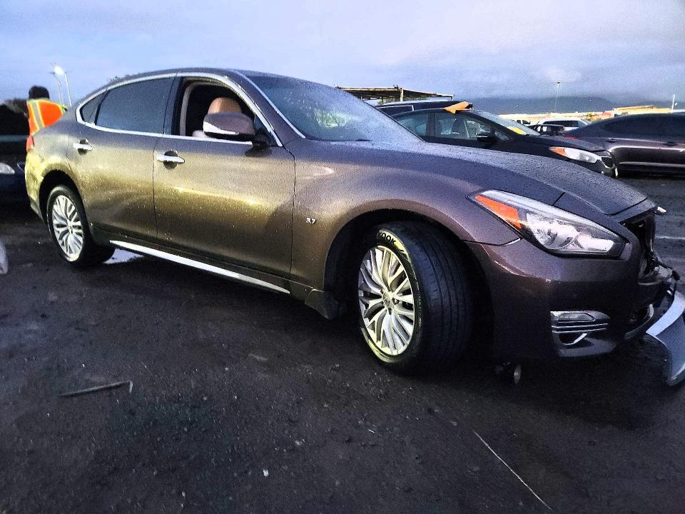 2015 Infiniti Q70 3.7