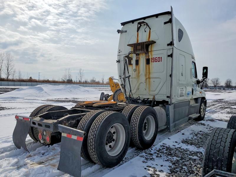 2015 Freightliner Cascadia Semi Truck