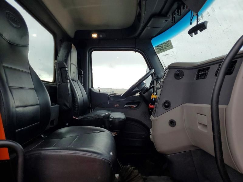 2016 Peterbilt 579 Dump Truck