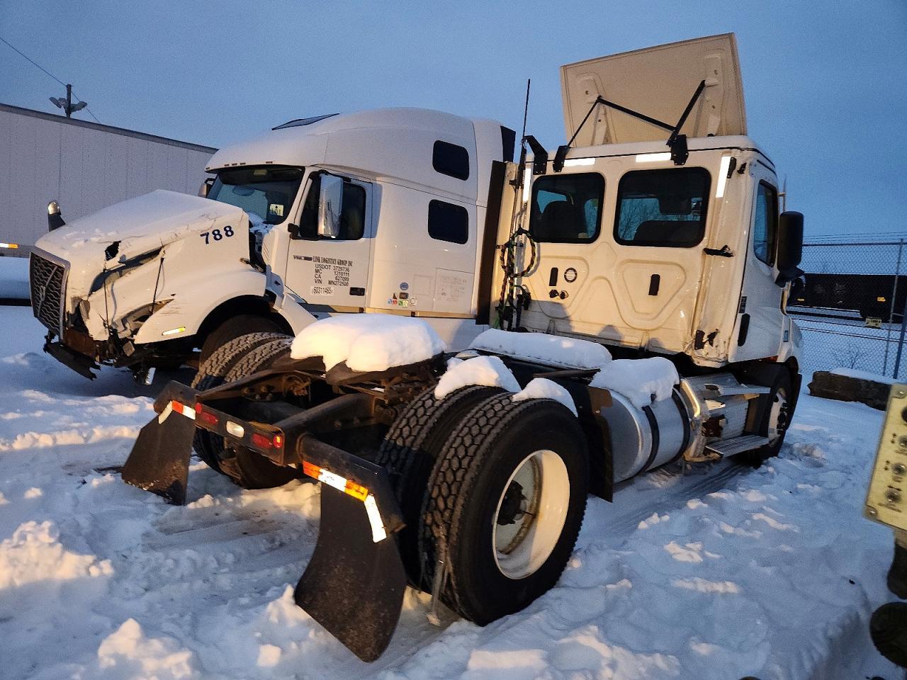 2022 Freightliner Cascadia 116 Semi Truck