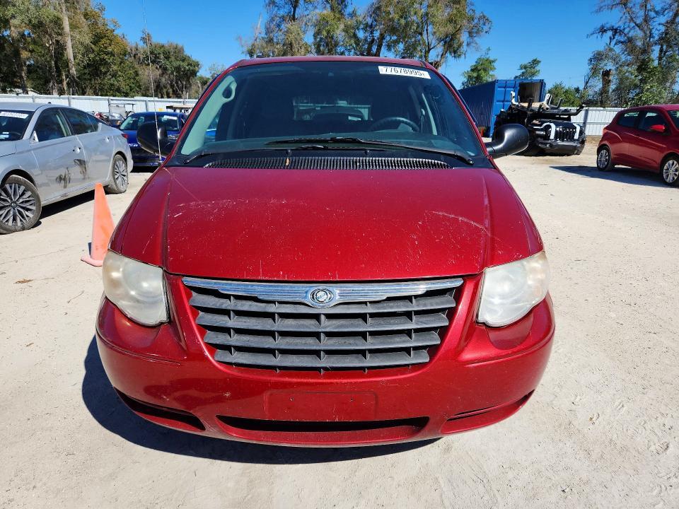 2005 Chrysler Town & Country lx