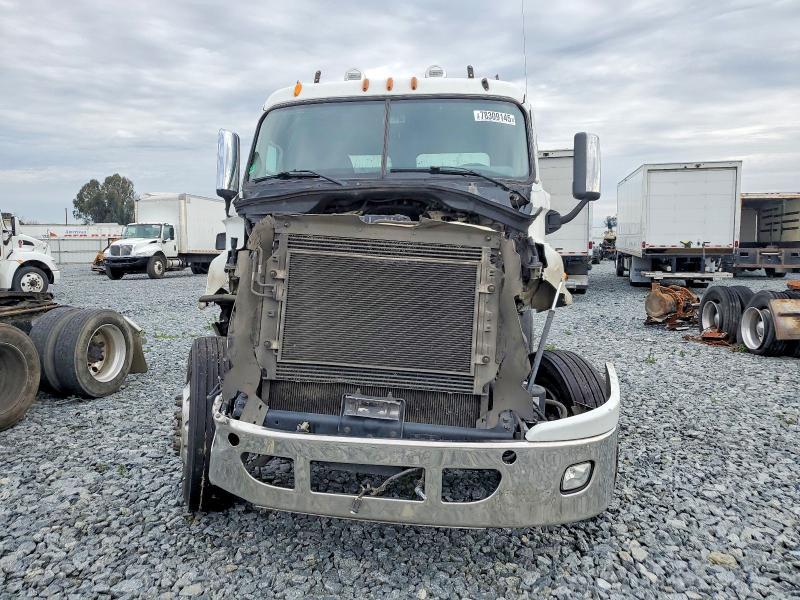 2013 Freightliner Cascadia Semi Truck