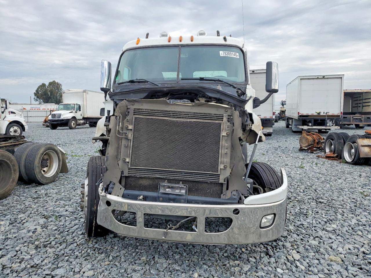 2013 Freightliner Cascadia Semi Truck
