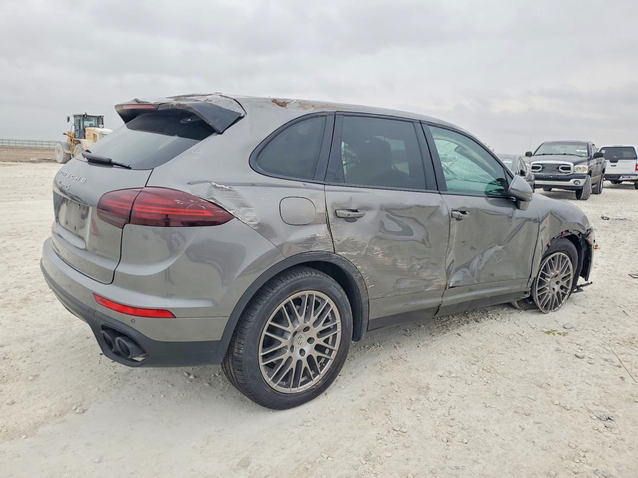 2016 Porsche Cayenne s