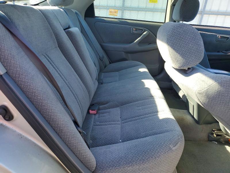 2000 Toyota Camry le