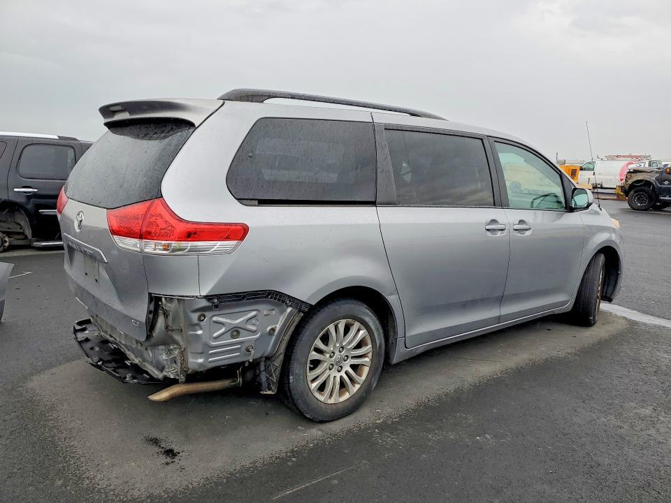 2012 Toyota Sienna xle