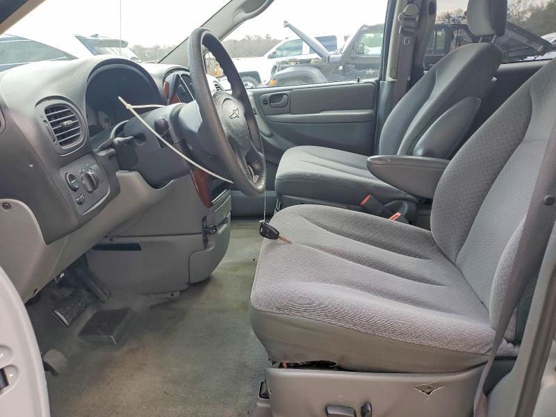 2005 Chrysler Town & Country lx