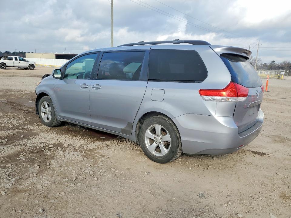 2011 Toyota Sienna le