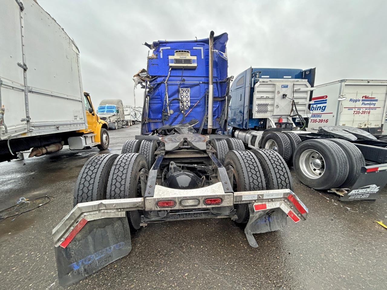 2015 Volvo VNL Semi Truck