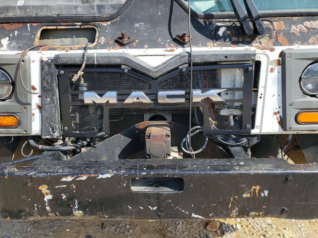 2009 Mack 600 MRU600