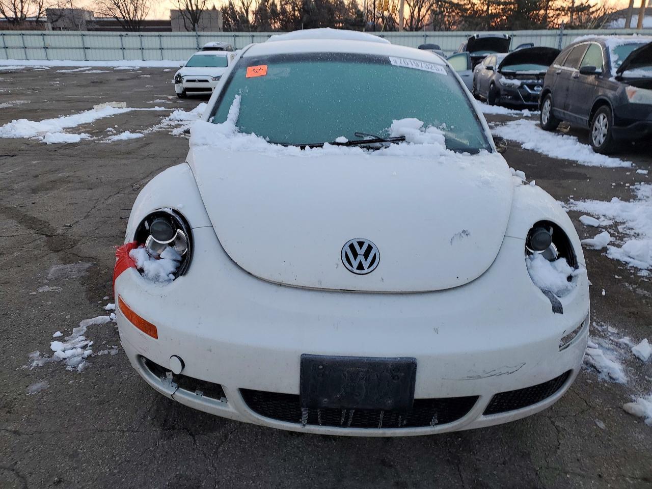 2009 Volkswagen New Beetle s